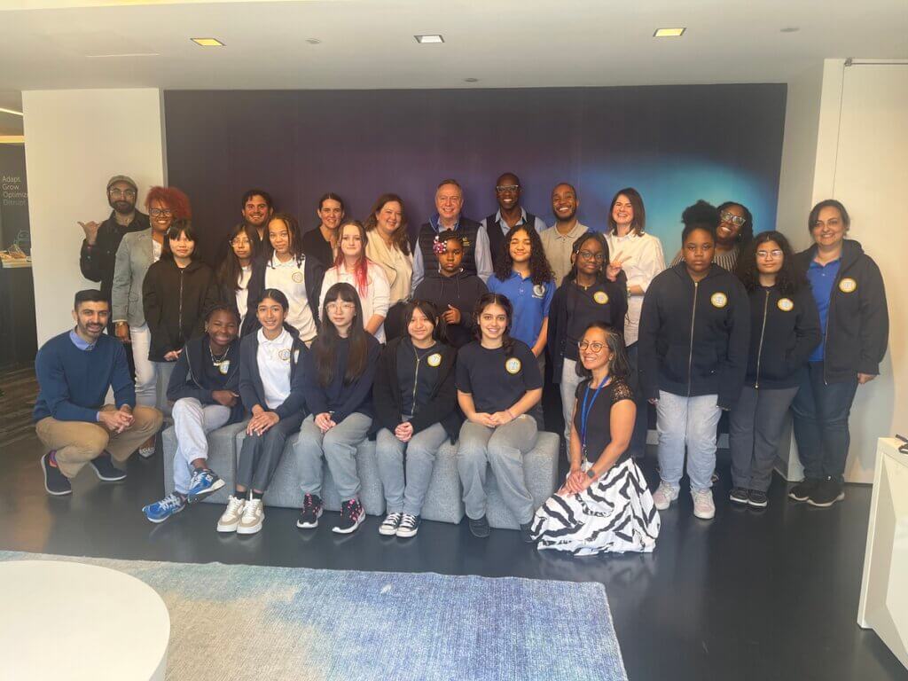 Group photo of EPAM employees and the middle school students